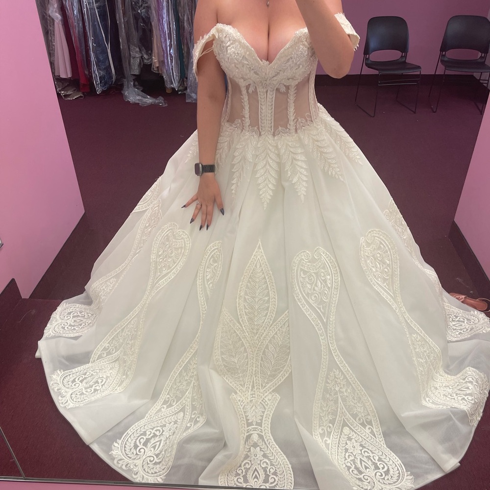 Ballgown wedding dress